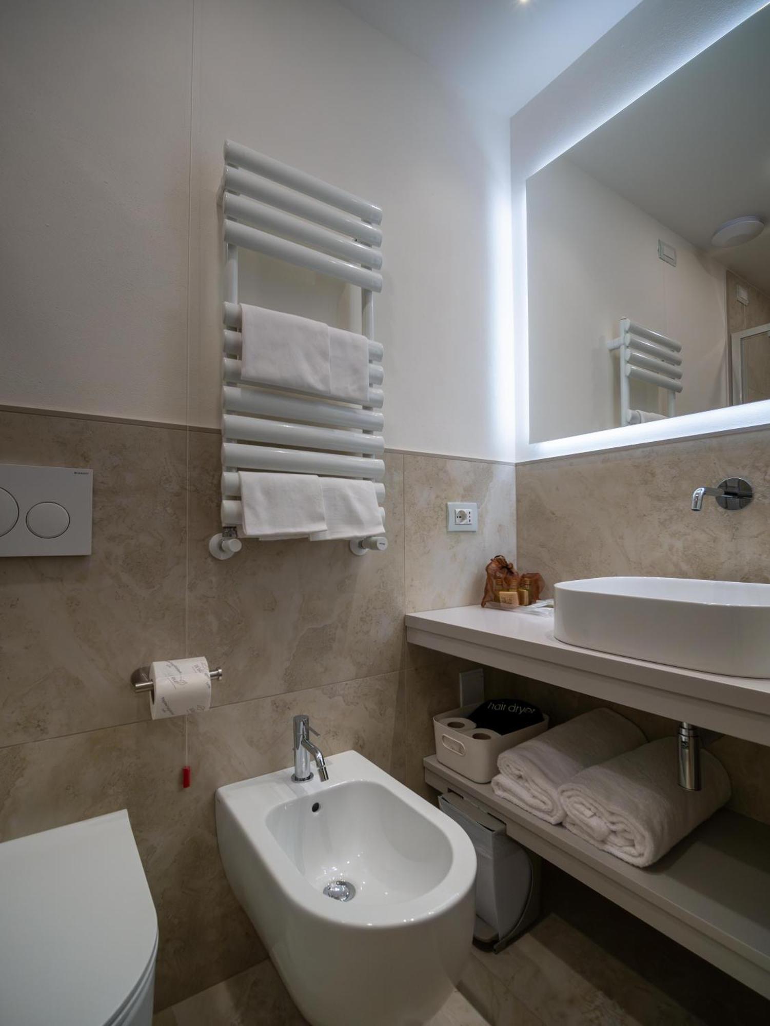 Hotel Torre Del Fuggisole à Sienne Extérieur photo