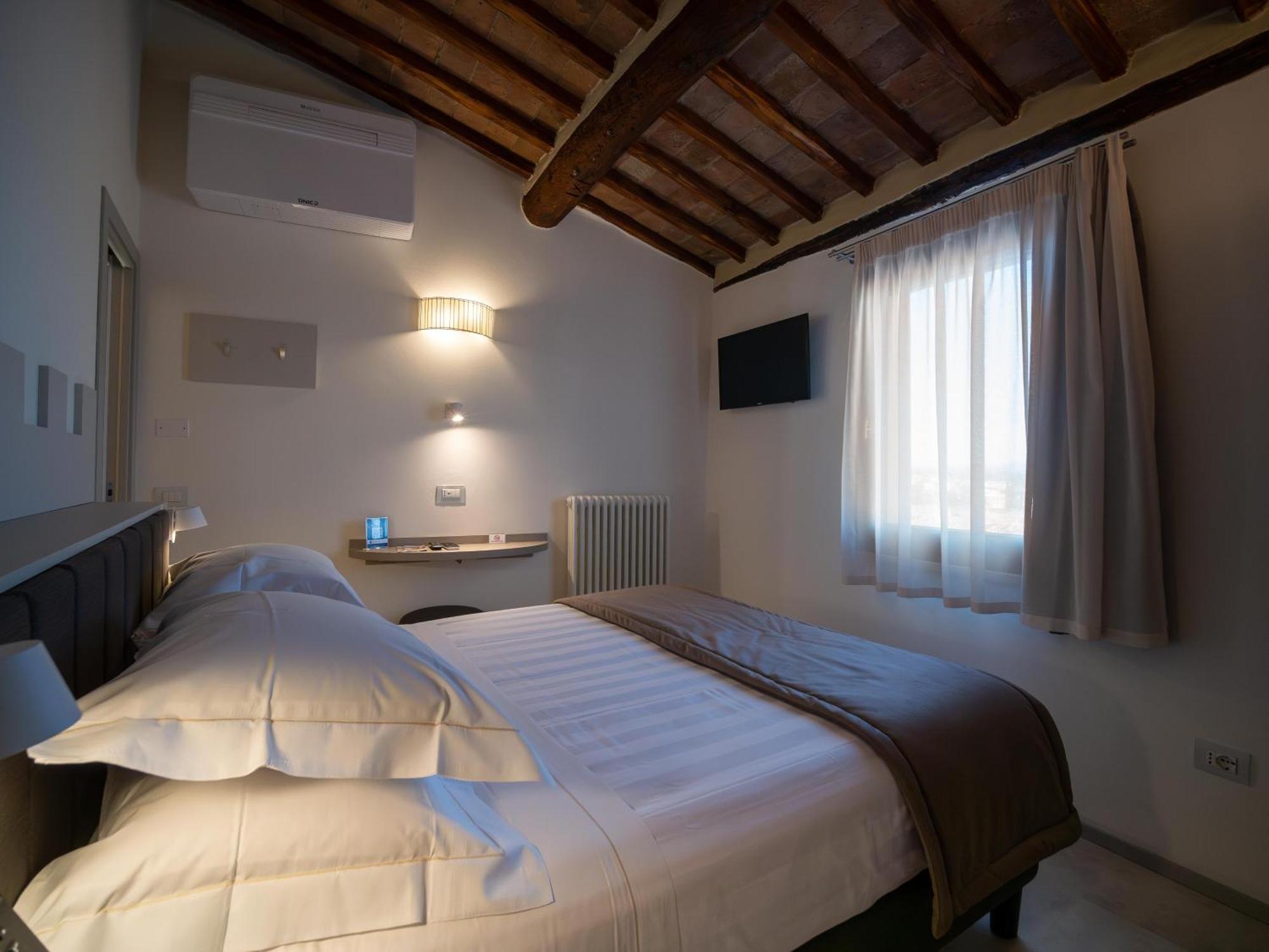 Hotel Torre Del Fuggisole à Sienne Extérieur photo