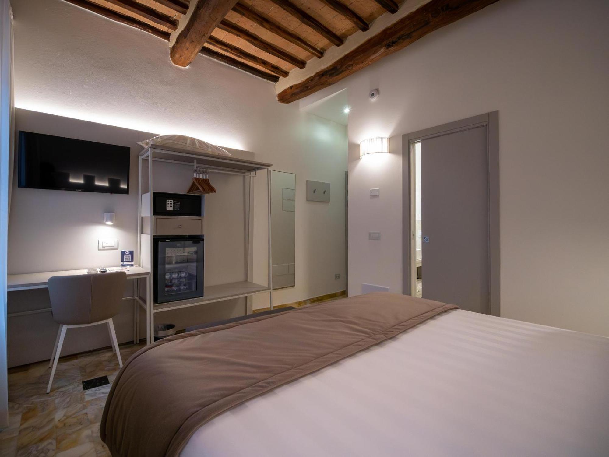 Hotel Torre Del Fuggisole à Sienne Extérieur photo