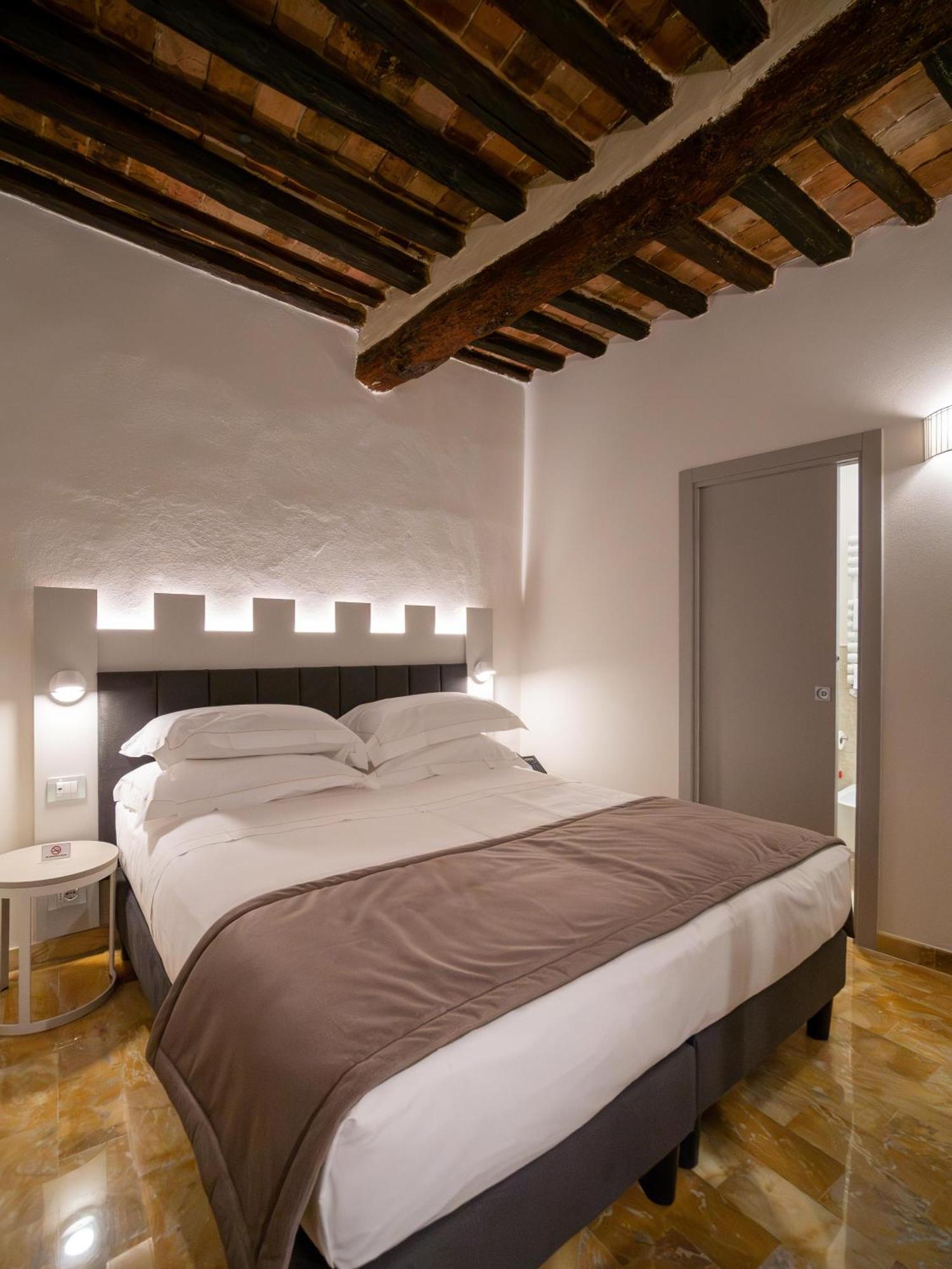 Hotel Torre Del Fuggisole à Sienne Extérieur photo